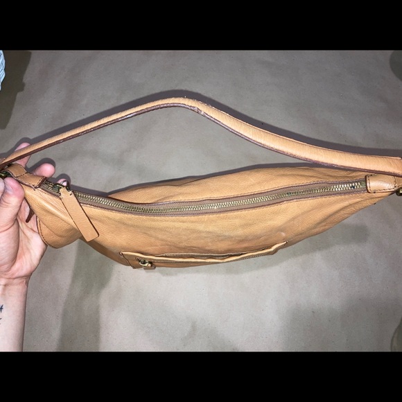 Clearance 🛍 Caramel fossil handbag. - Picture 3 of 7